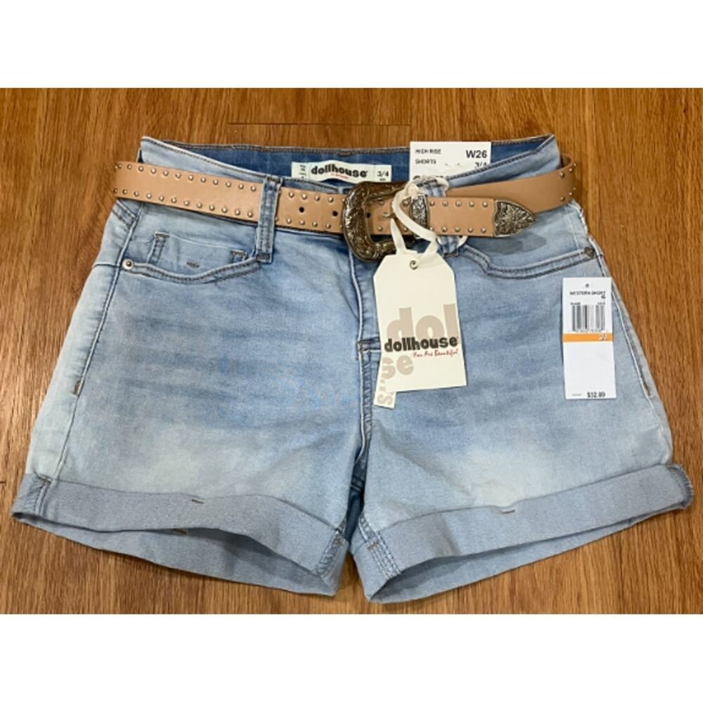 Dollhouse Juniors' Belted Cuffed Denim Shorts Bahia 3/4 W 26